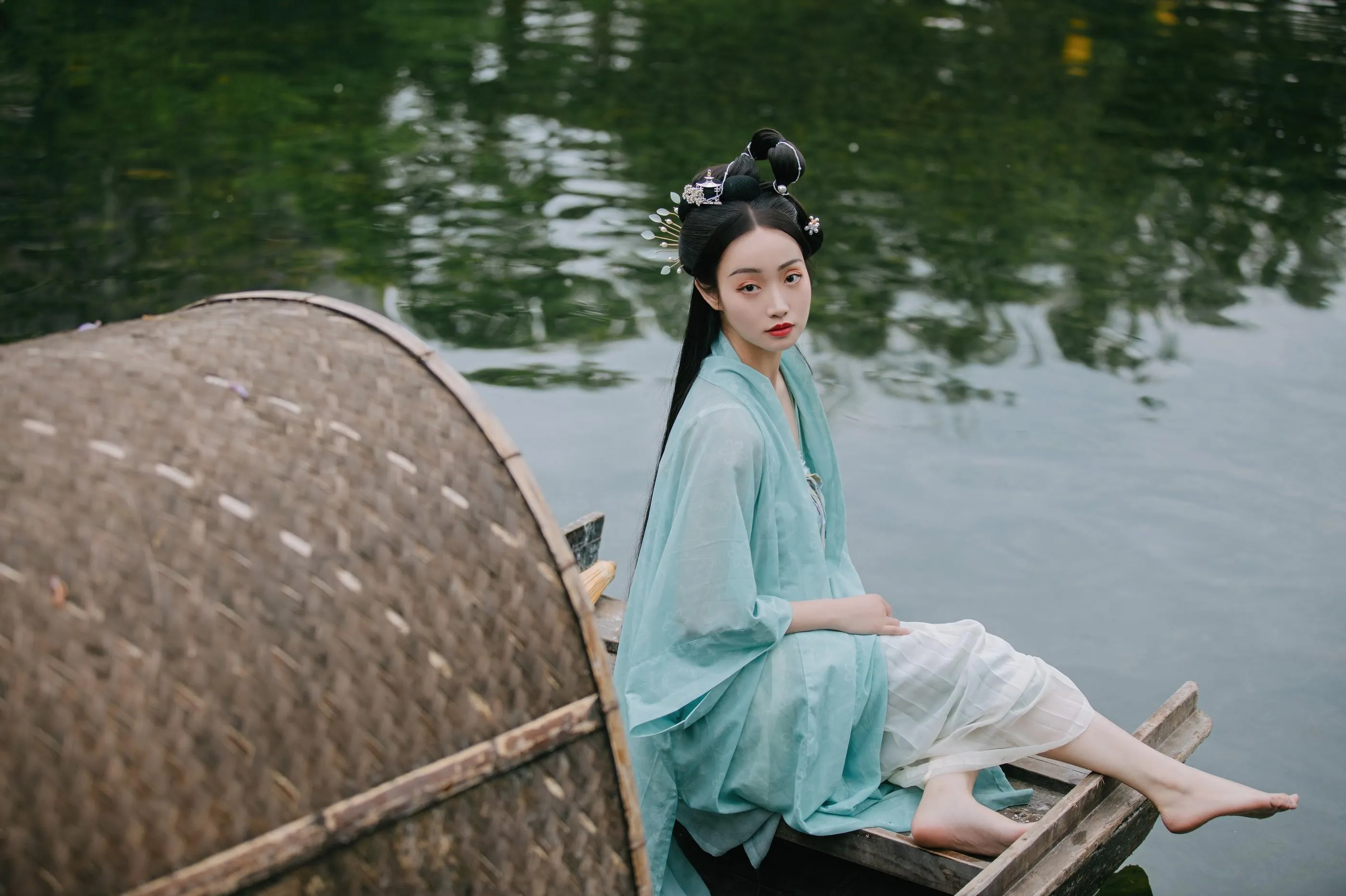 [YITUYU艺图语]2022.08.09 游园集 凌子兮 [22P]插图
